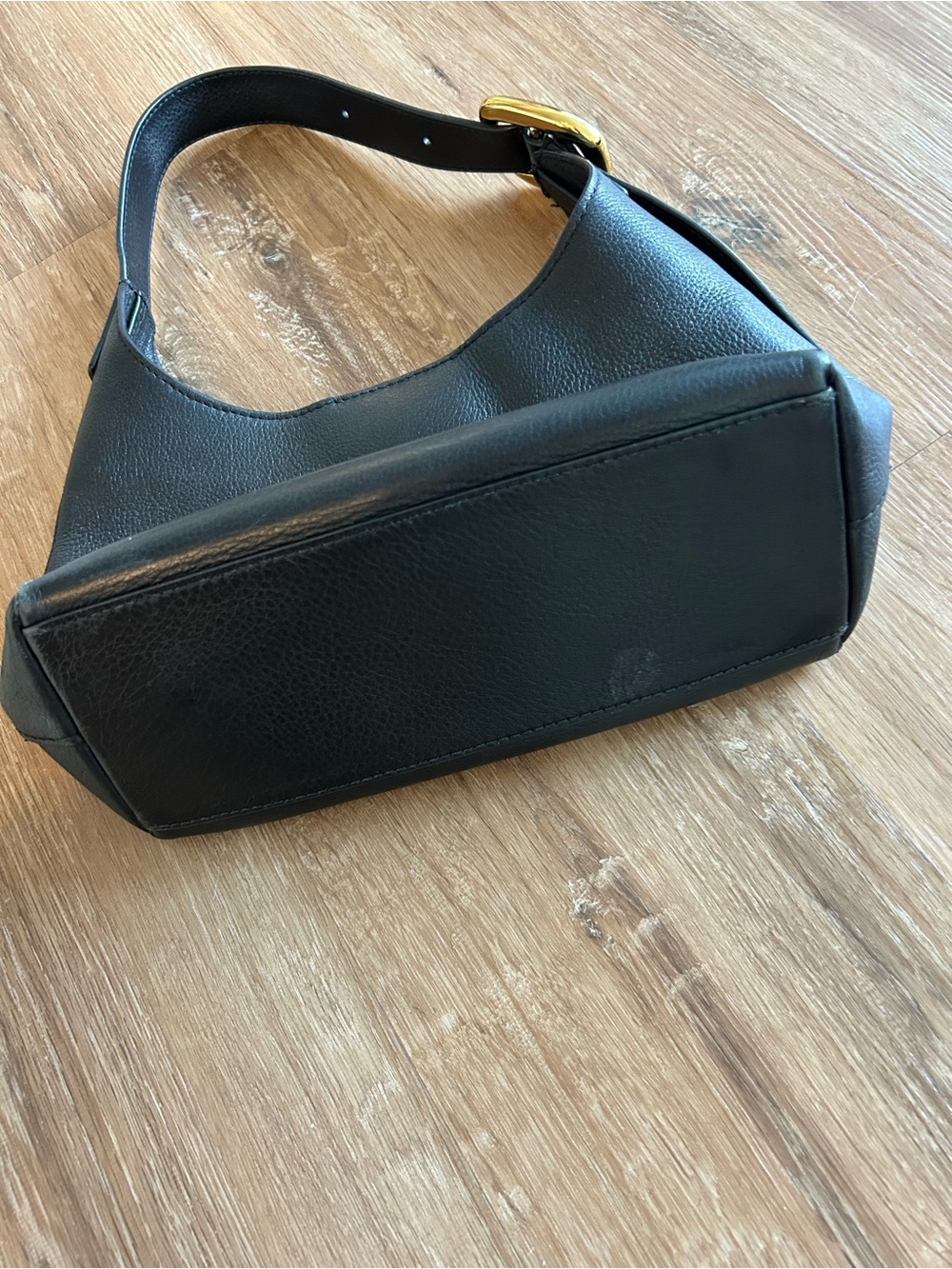 Madewell The Sculptural-Buckle Shoulder Bag in black - Picture 6 of 9
